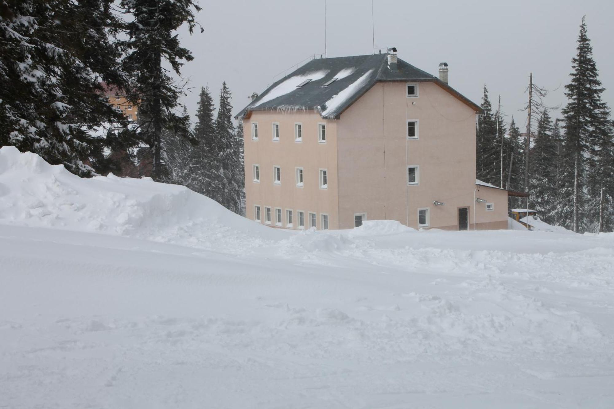 Оаза Hotell Dragobrat Exteriör bild
